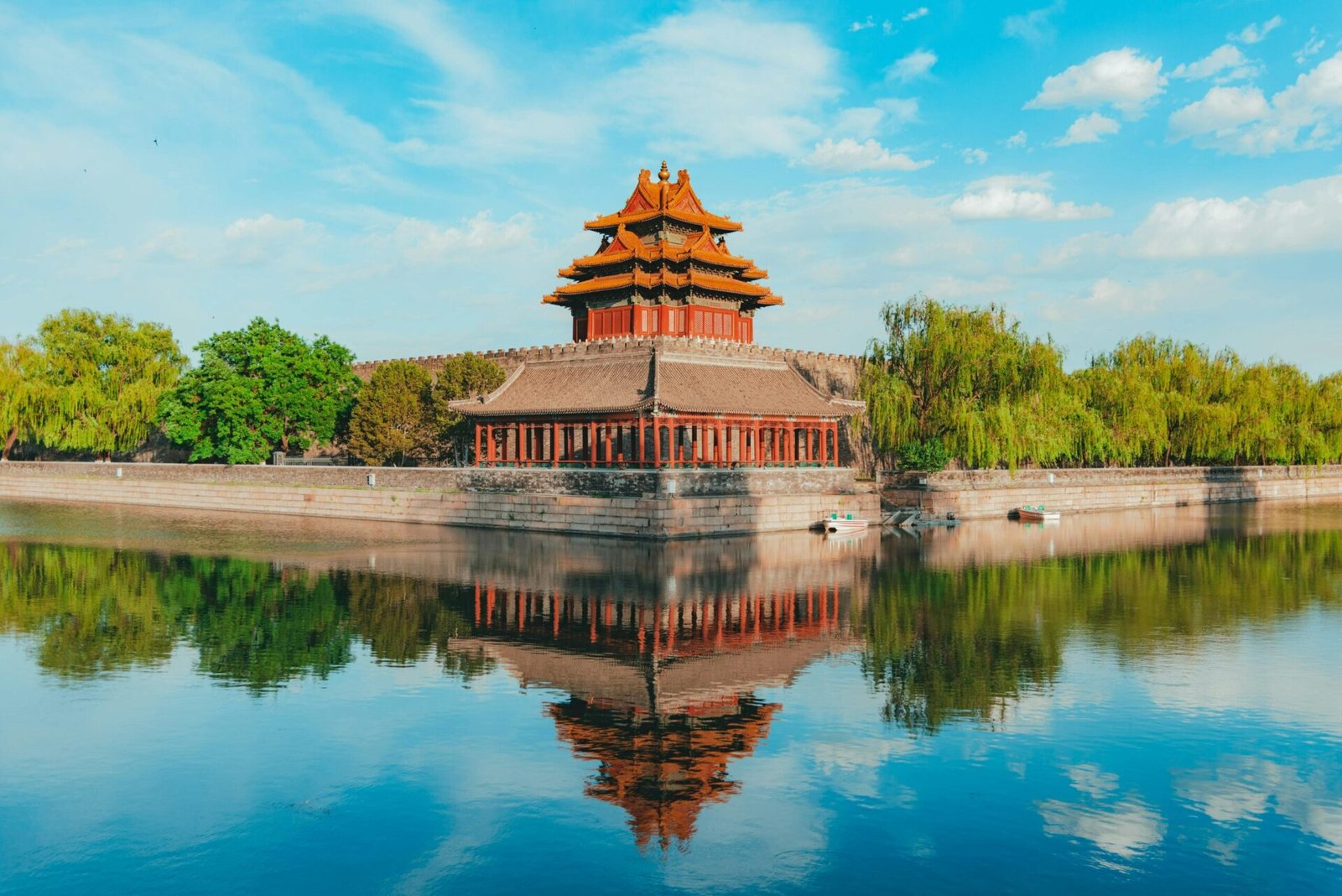 Explore Beijing’s iconic landmarks, including the Forbidden City and Temple of Heaven, on this free walking tour. Wander through historic Hutongs and hidden alleys with expert guides for an authentic experience.